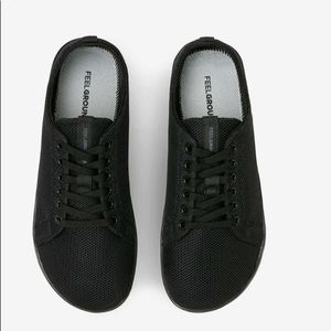 Feel Grounds Gum Knit Sneaker Minimalist. Black. Size 39/8